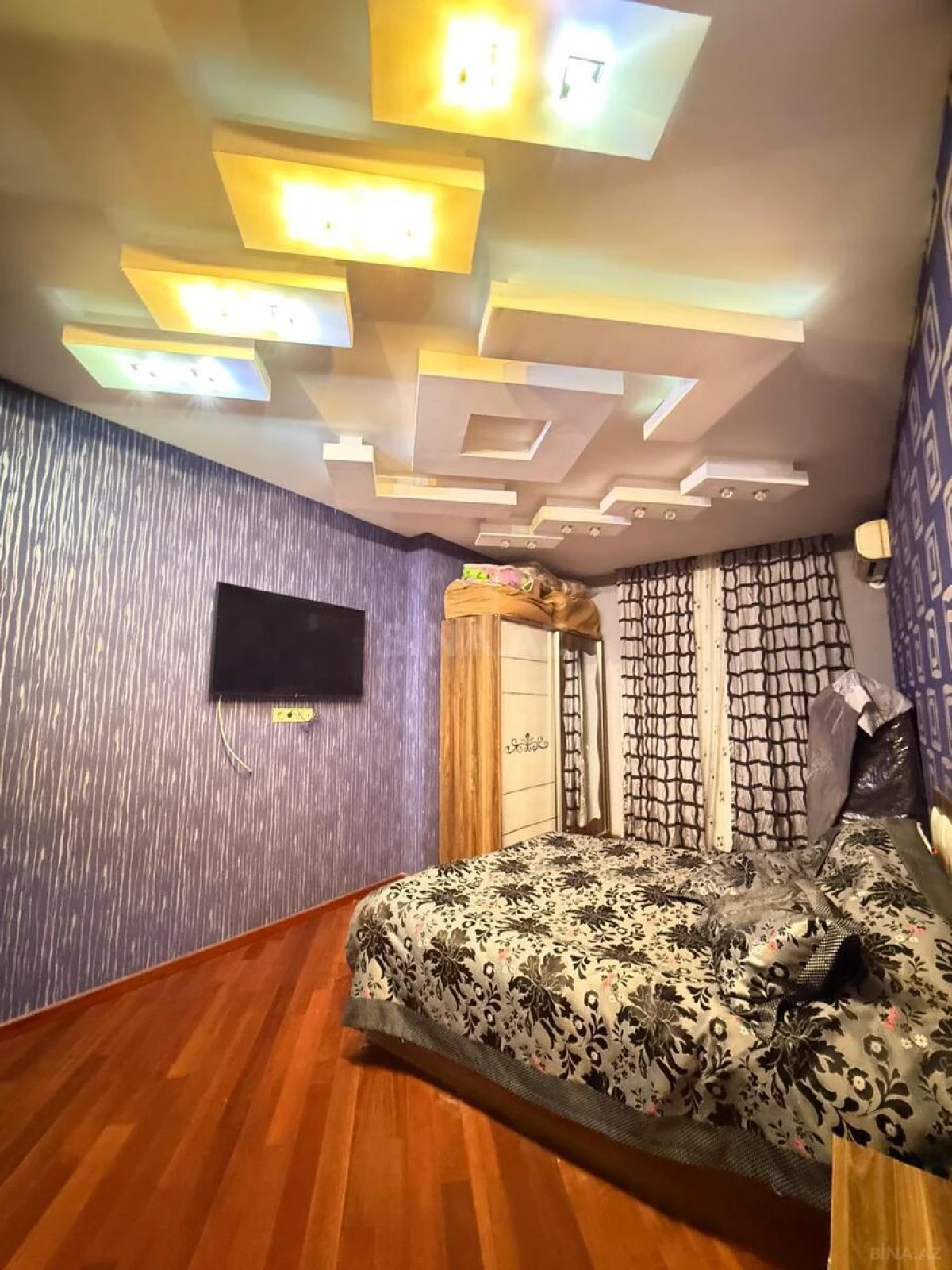 Satılır 4 otaqlı mənzil 167 m²