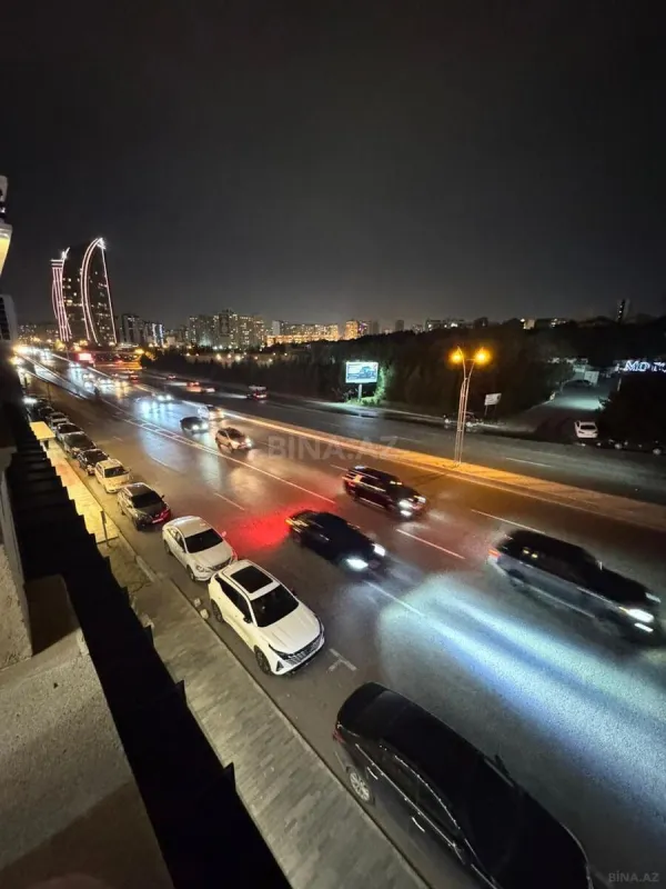 Satılır 4 otaqlı mənzil 167 m²