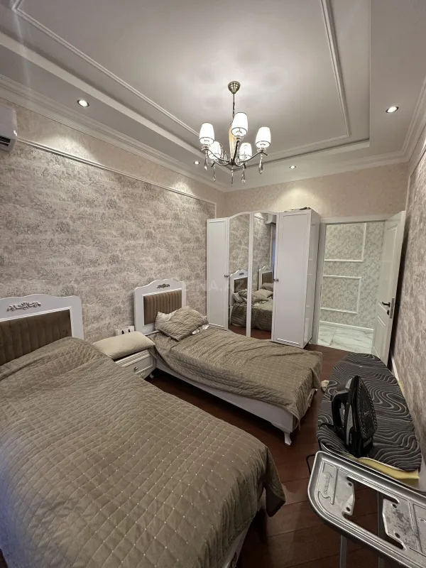 Satılır 3 otaqlı mənzil 117 m²