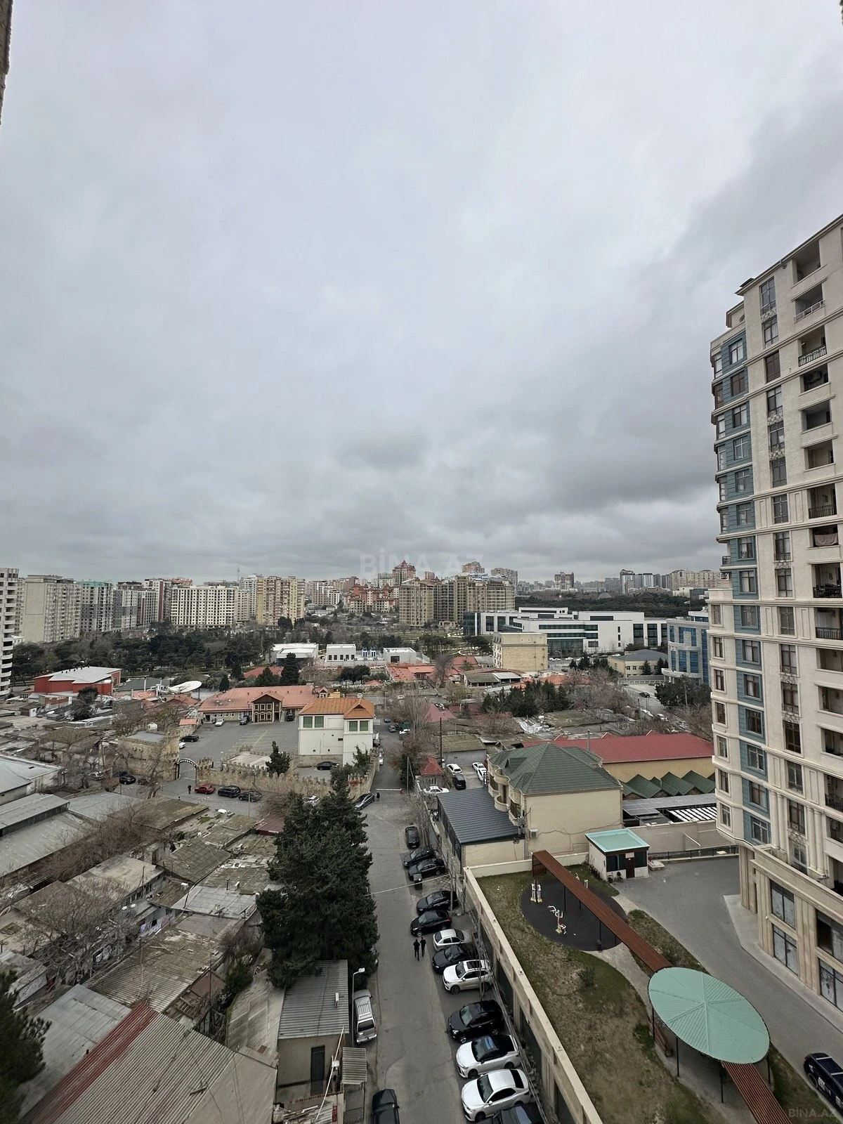 Satılır 3 otaqlı mənzil 117 m²