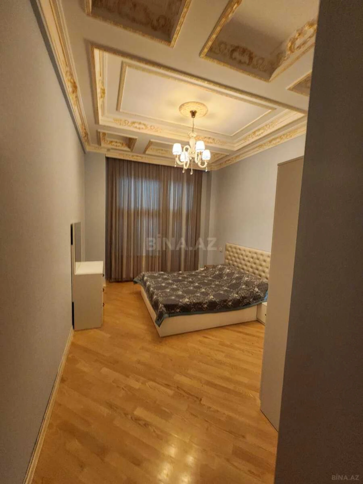Satılır 3 otaqlı mənzil 166 m²