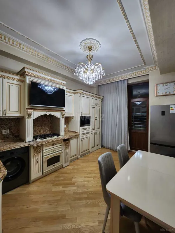 Satılır 3 otaqlı mənzil 166 m²