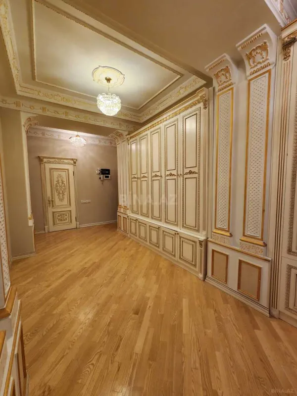 Satılır 3 otaqlı mənzil 166 m²