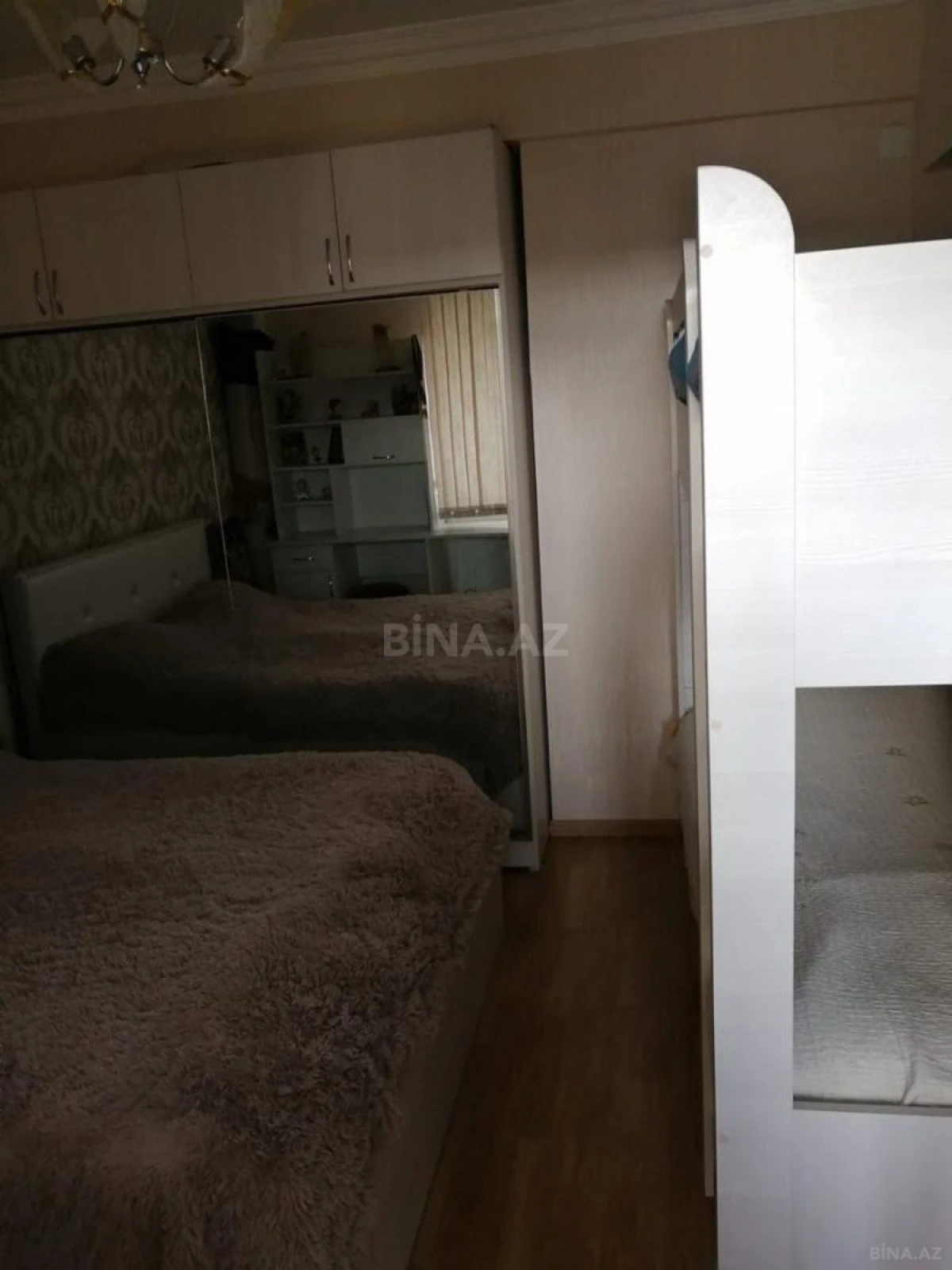 Satılır 4 otaqlı mənzil 105 m²