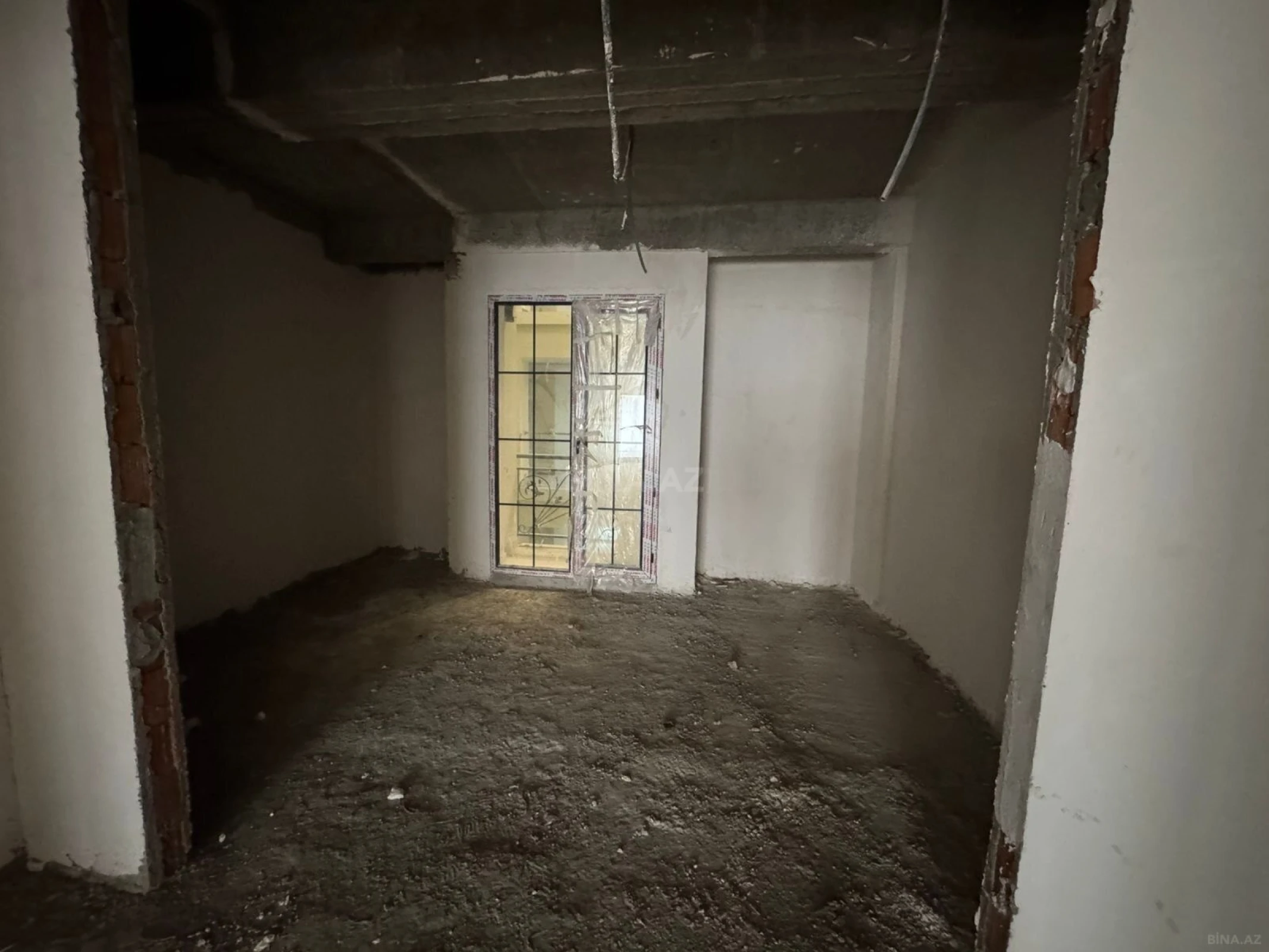 Satılır 4 otaqlı mənzil 167 m²