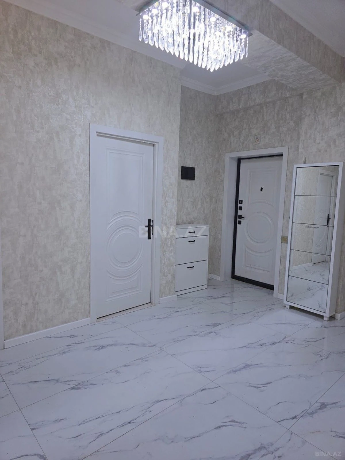 Satılır 4 otaqlı mənzil 115 m²