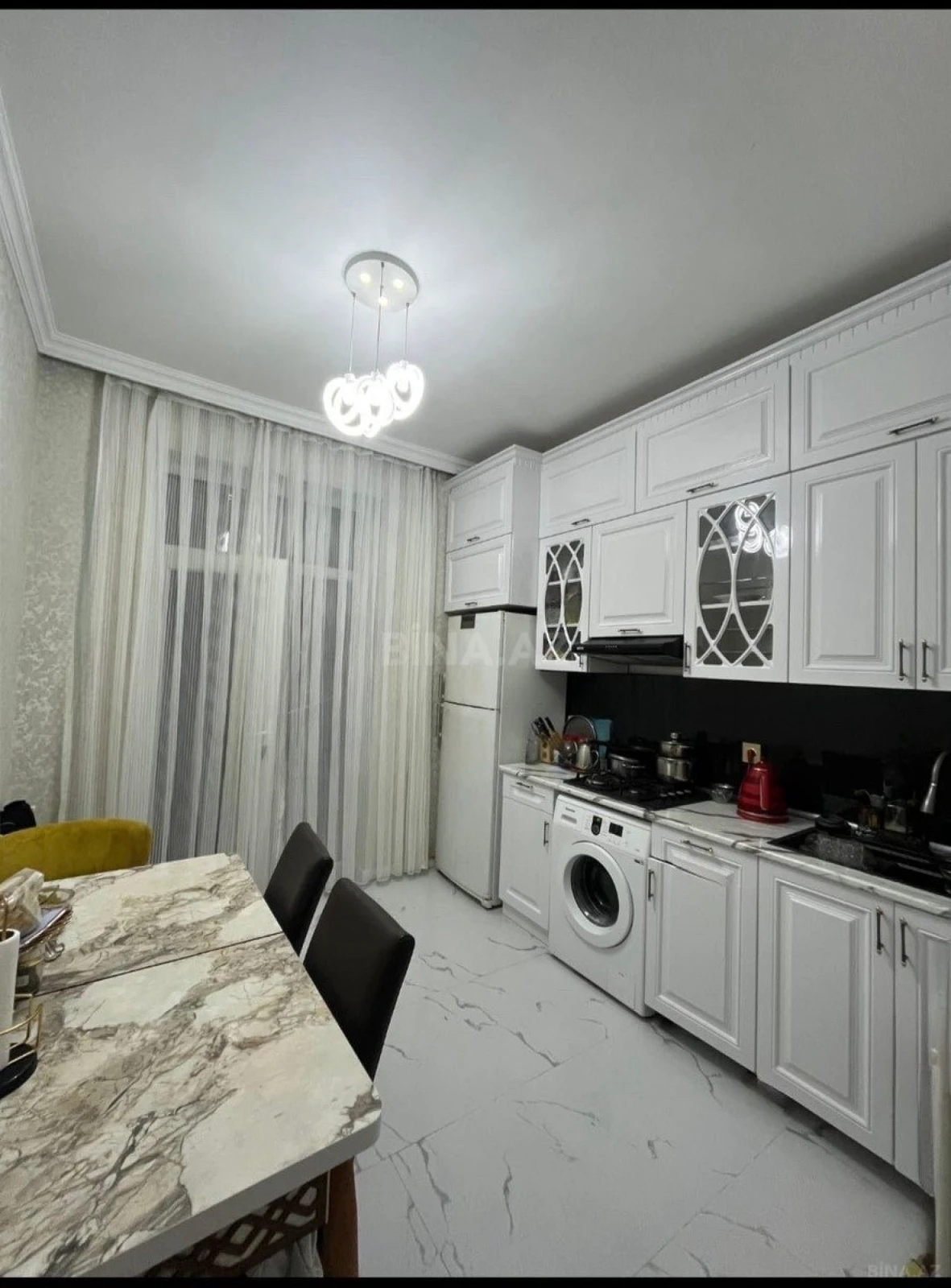 Satılır 4 otaqlı mənzil 115 m²