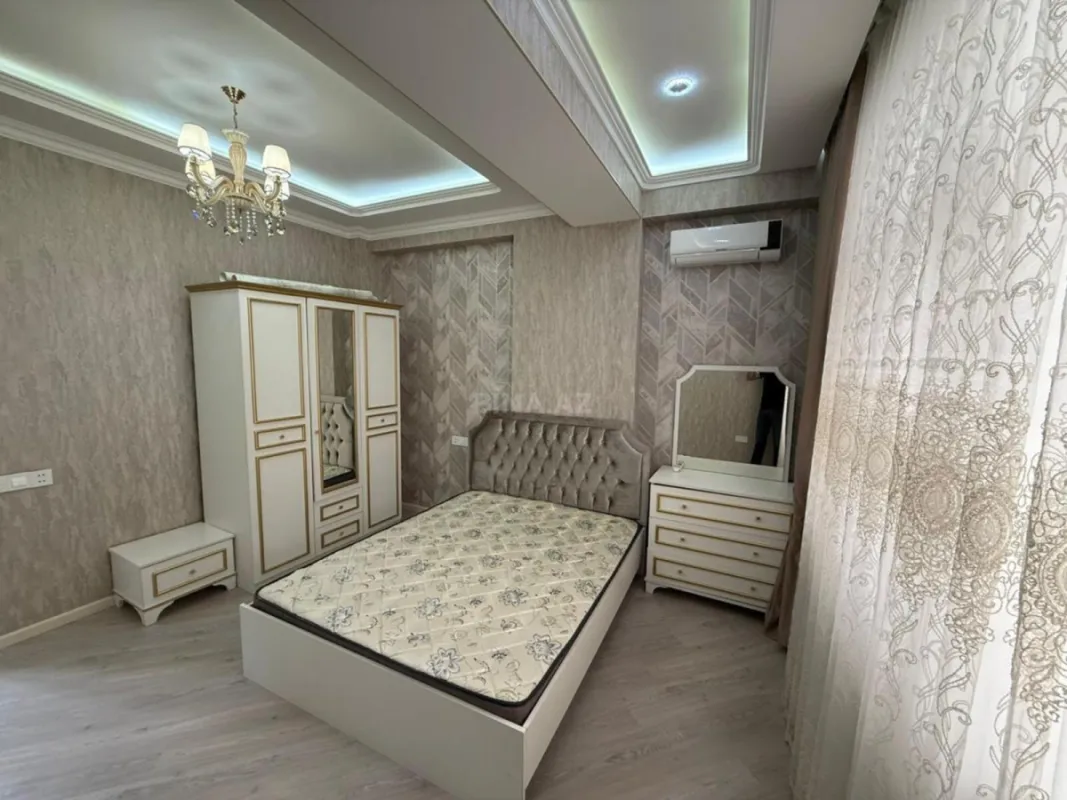 Kirayə verilir 3 otaqlı mənzil 130 m²