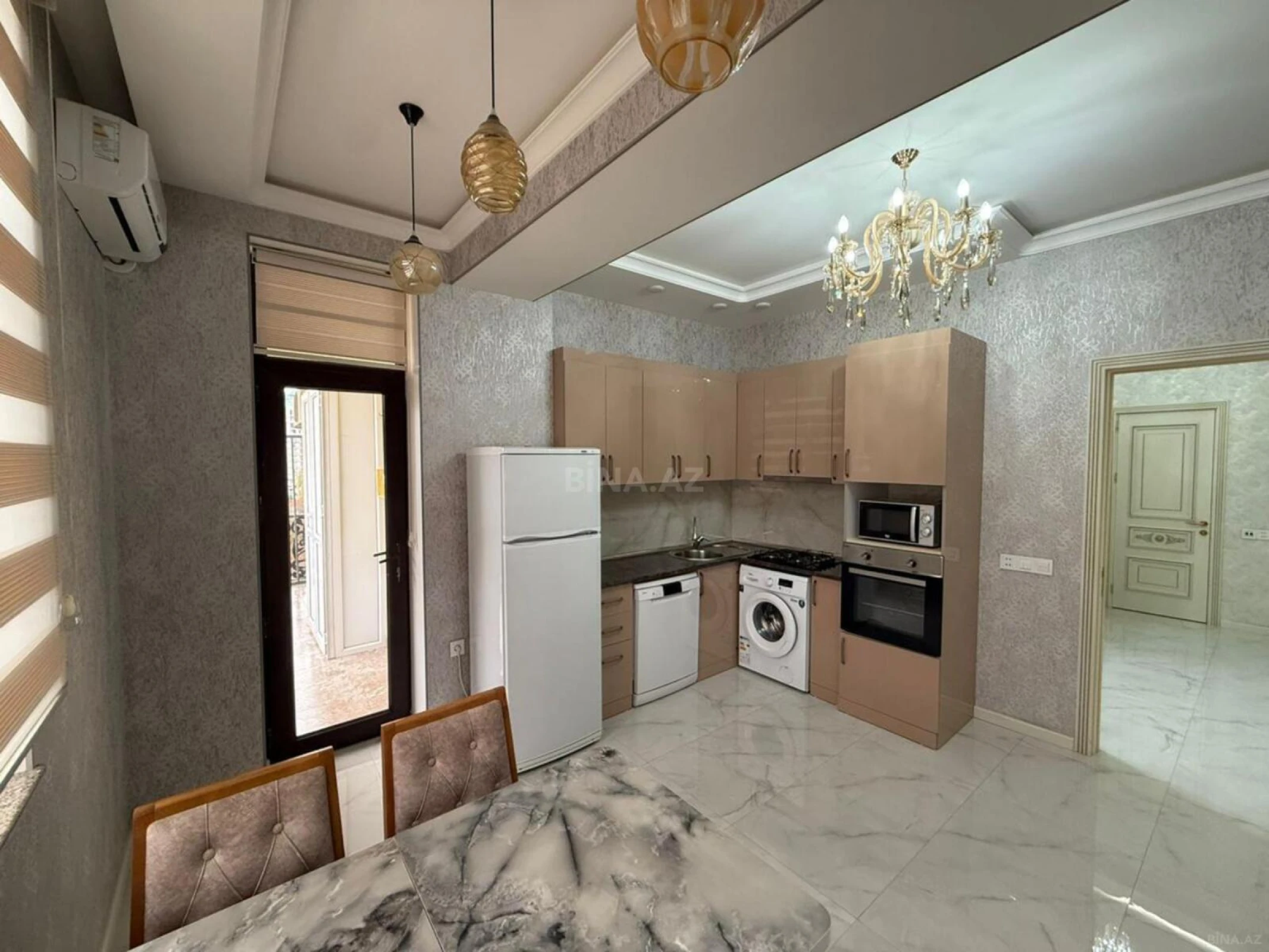 Kirayə verilir 3 otaqlı mənzil 130 m²
