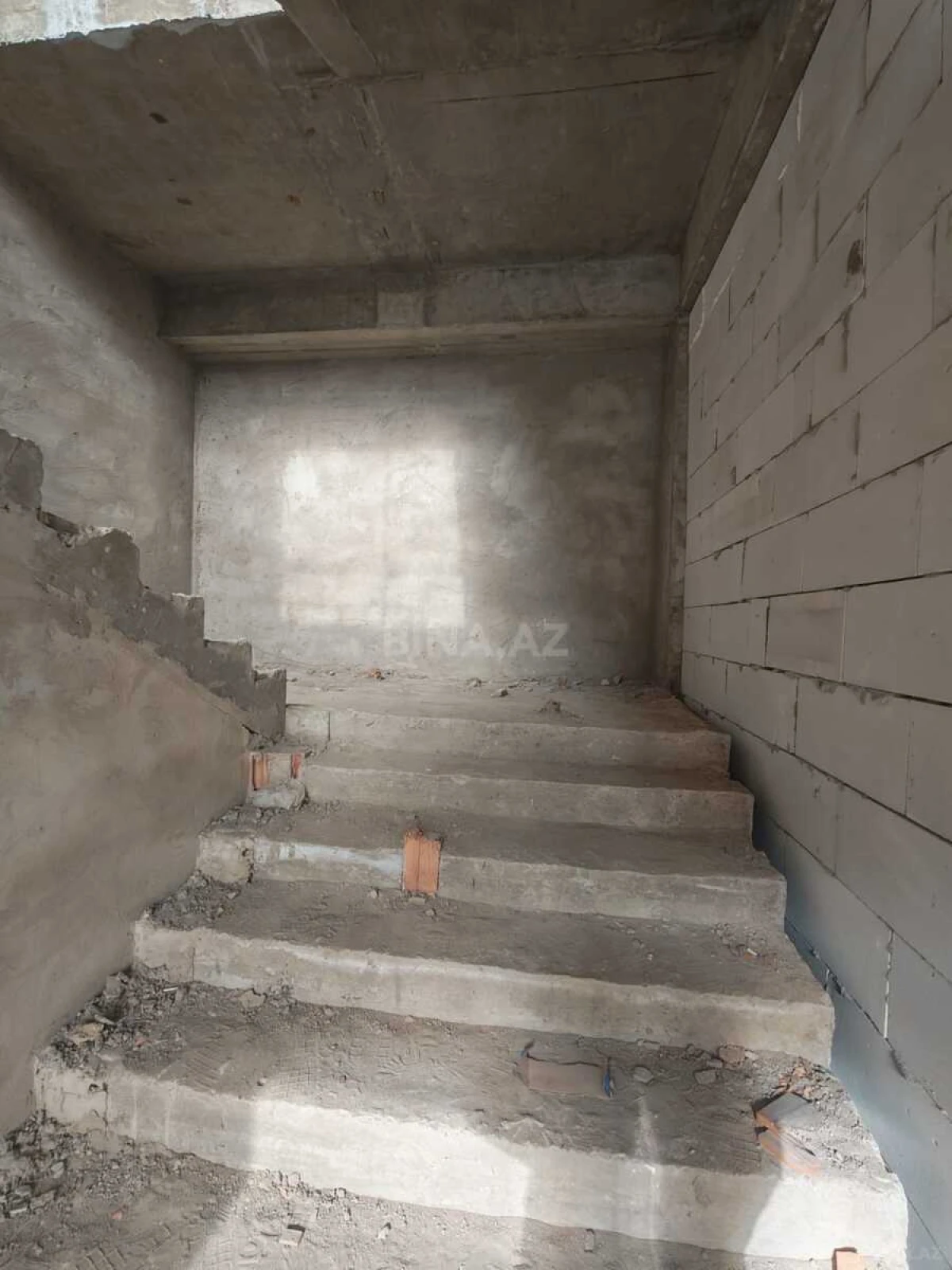 Satılır obyekt 136 m²