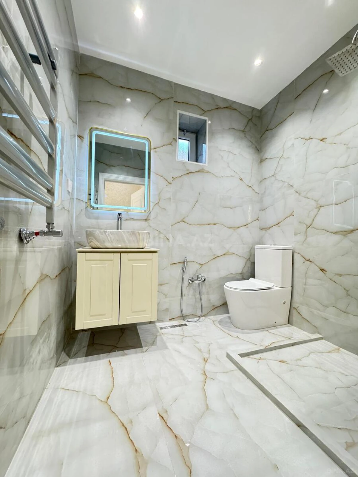 Satılır 4 otaqlı həyət evi 140 m²