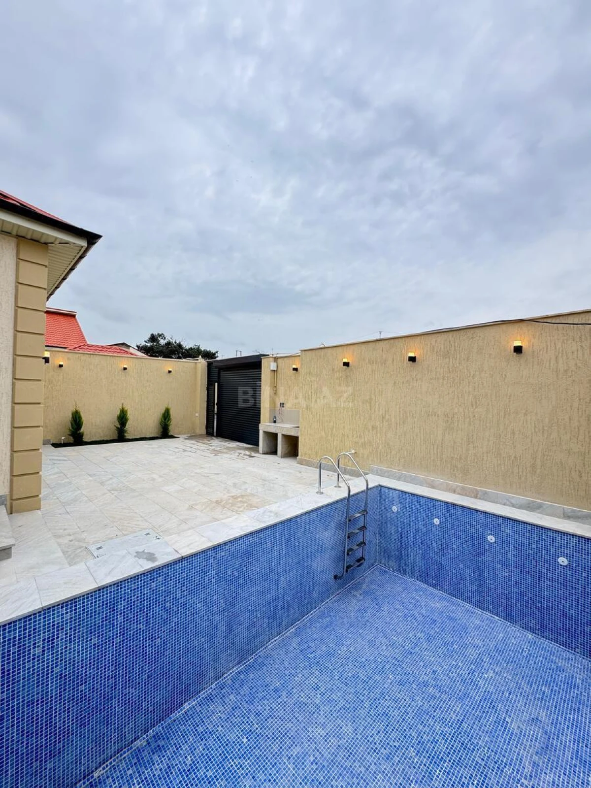 Satılır 4 otaqlı həyət evi 140 m²