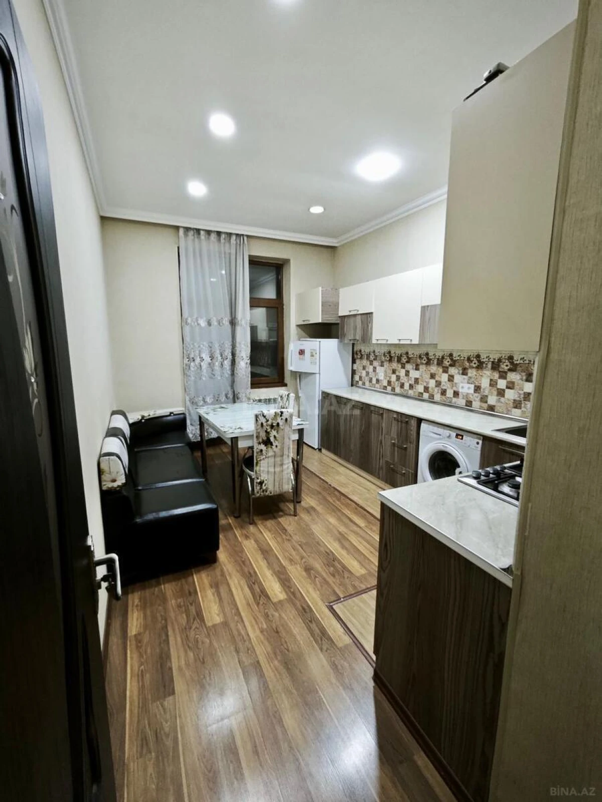Satılır 2 otaqlı mənzil 105 m²