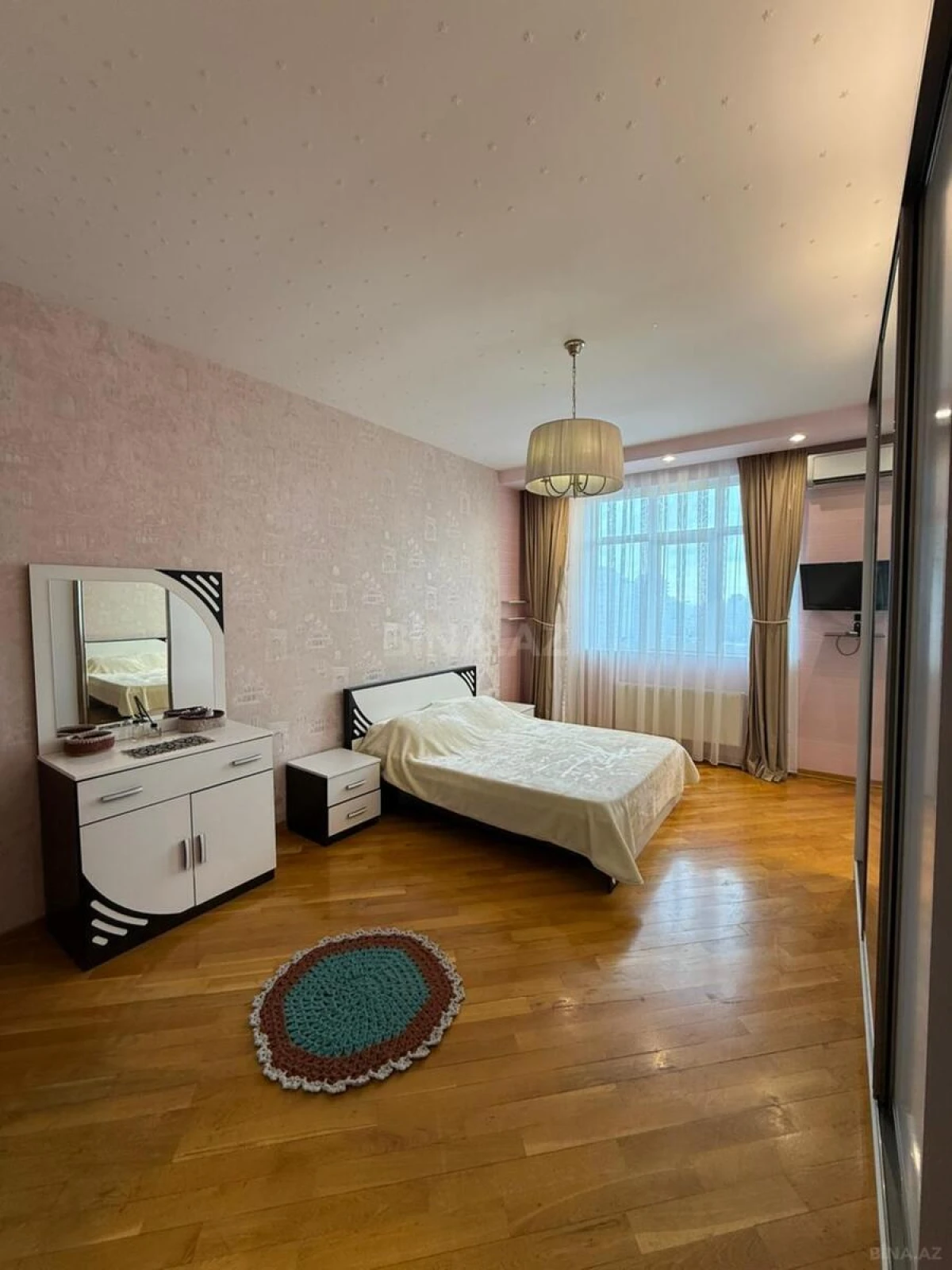 Kirayə verilir 3 otaqlı mənzil 140 m²