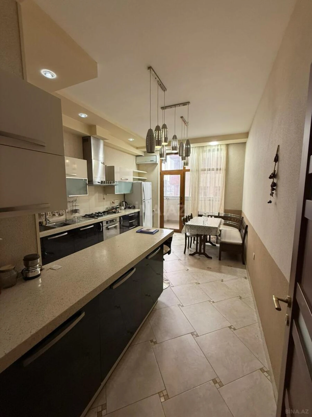 Kirayə verilir 3 otaqlı mənzil 140 m²