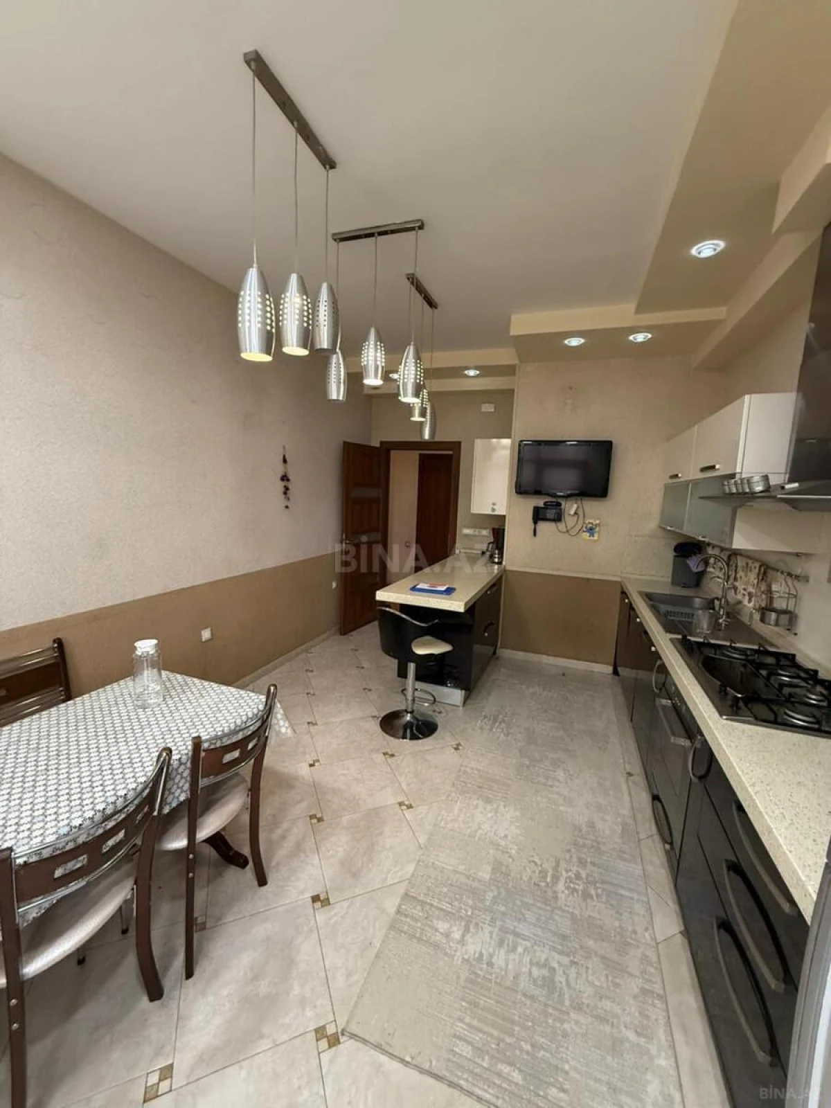 Kirayə verilir 3 otaqlı mənzil 140 m²