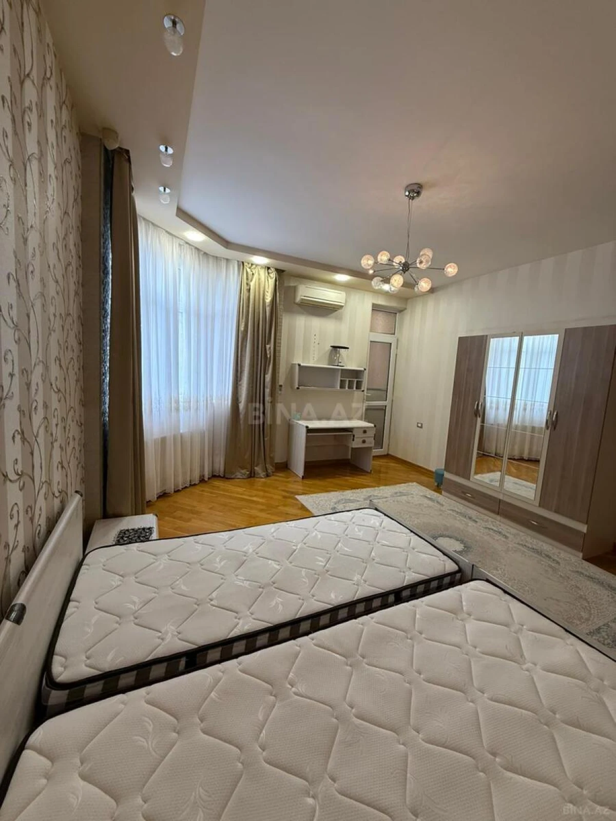Kirayə verilir 3 otaqlı mənzil 140 m²