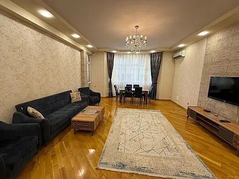 Kirayə verilir 3 otaqlı mənzil 140 m²