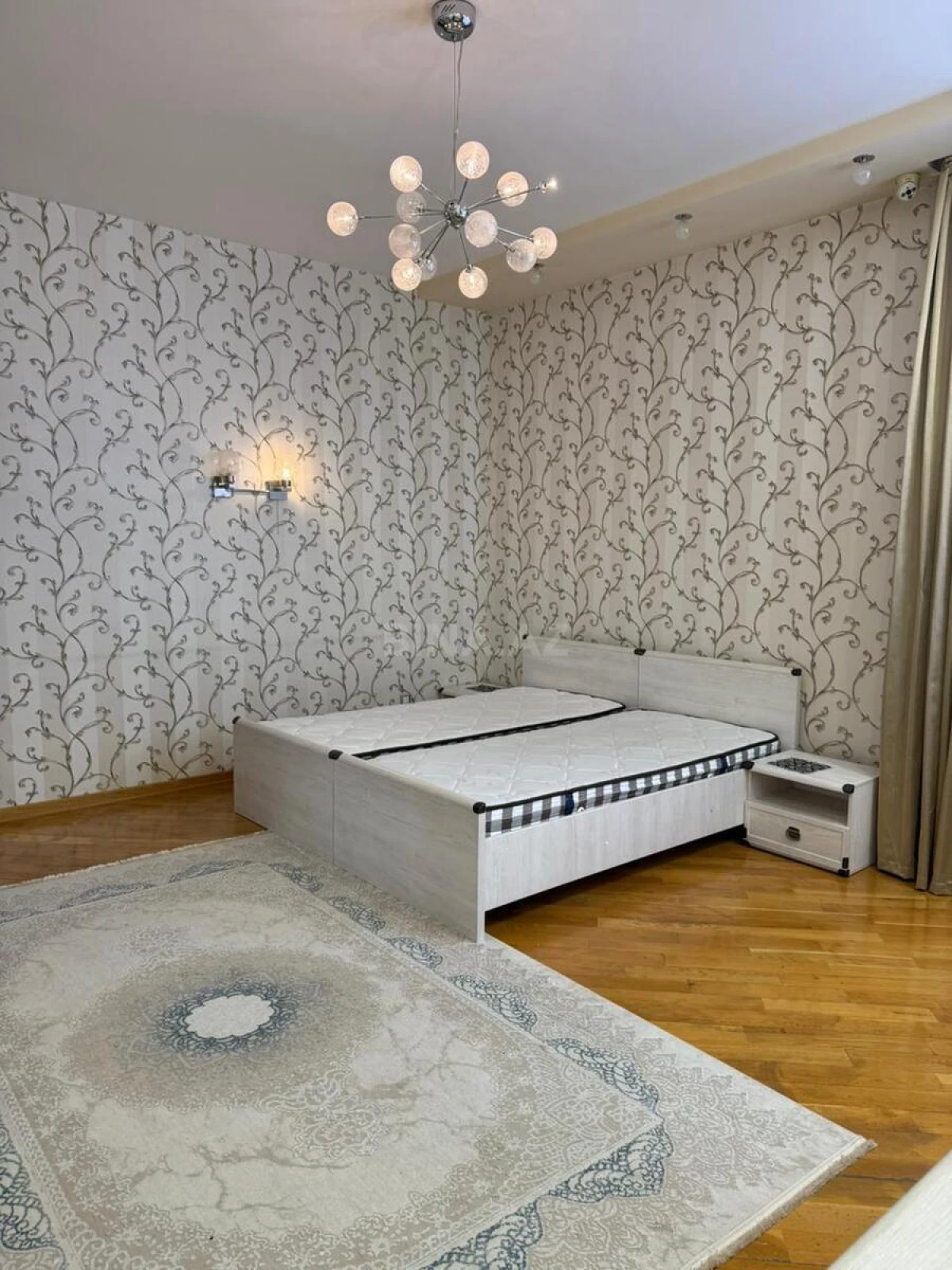 Kirayə verilir 3 otaqlı mənzil 140 m²