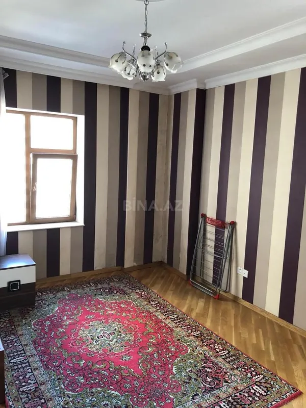 Satılır 3 otaqlı mənzil 130 m²