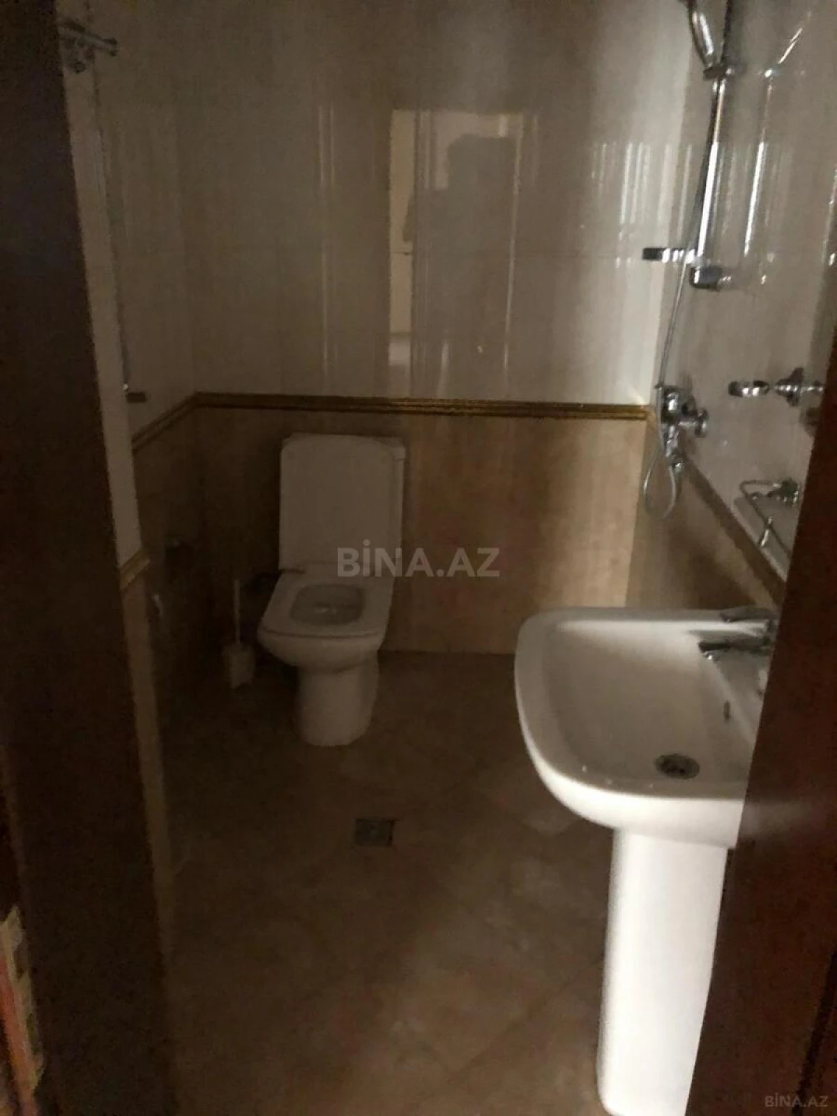 Satılır 3 otaqlı mənzil 130 m²
