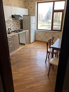 Satılır 3 otaqlı mənzil 130 m²