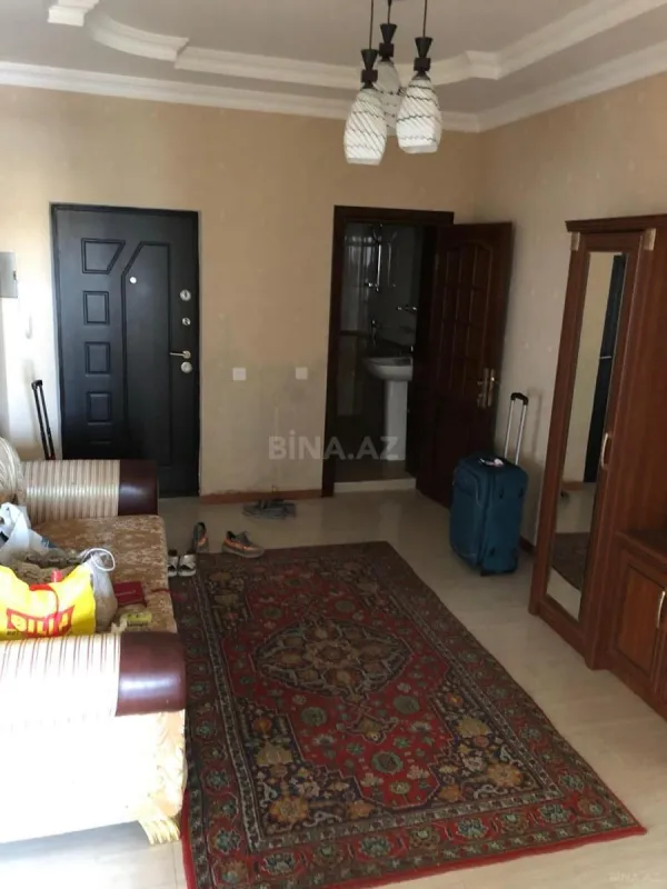 Satılır 3 otaqlı mənzil 130 m²