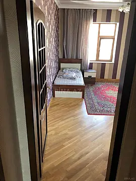 Satılır 3 otaqlı mənzil 130 m²