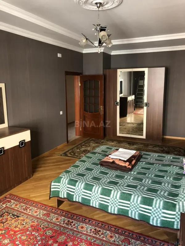 Satılır 3 otaqlı mənzil 130 m²
