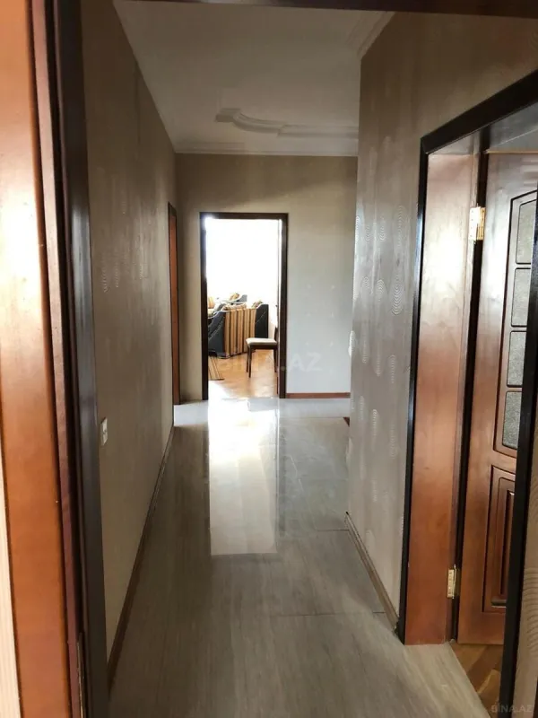 Satılır 3 otaqlı mənzil 130 m²