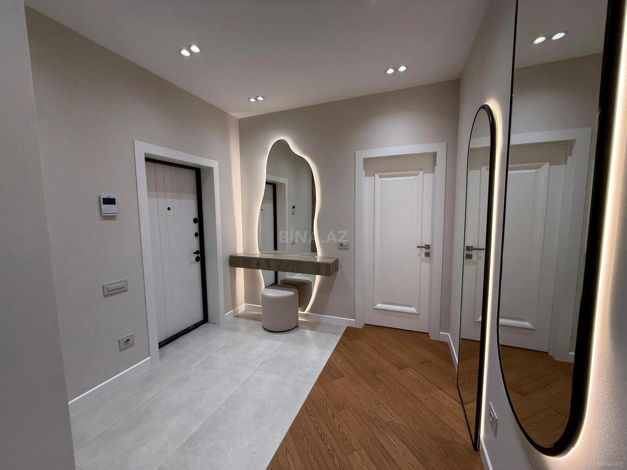 Kirayə verilir 3 otaqlı mənzil 130 m²