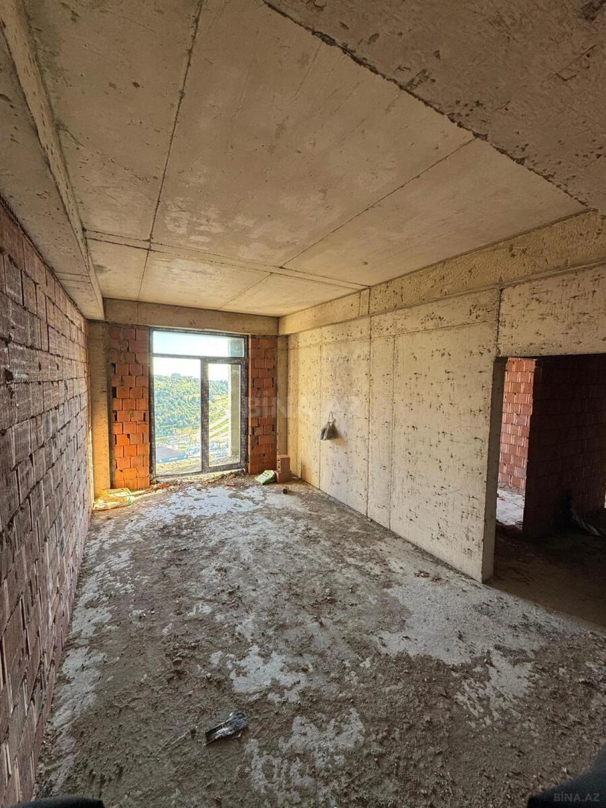 Satılır 2 otaqlı mənzil 83 m²