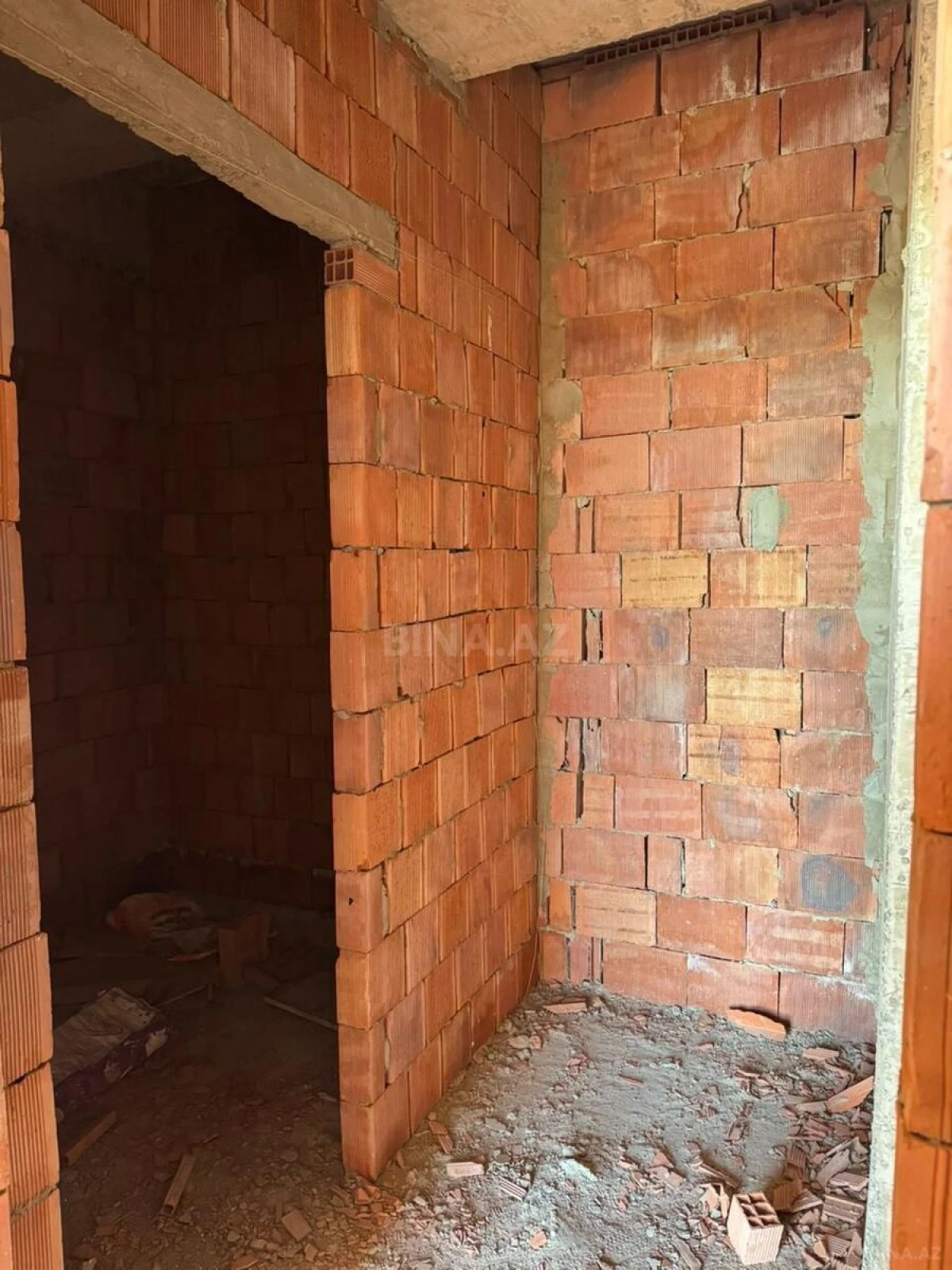 Satılır 2 otaqlı mənzil 83 m²