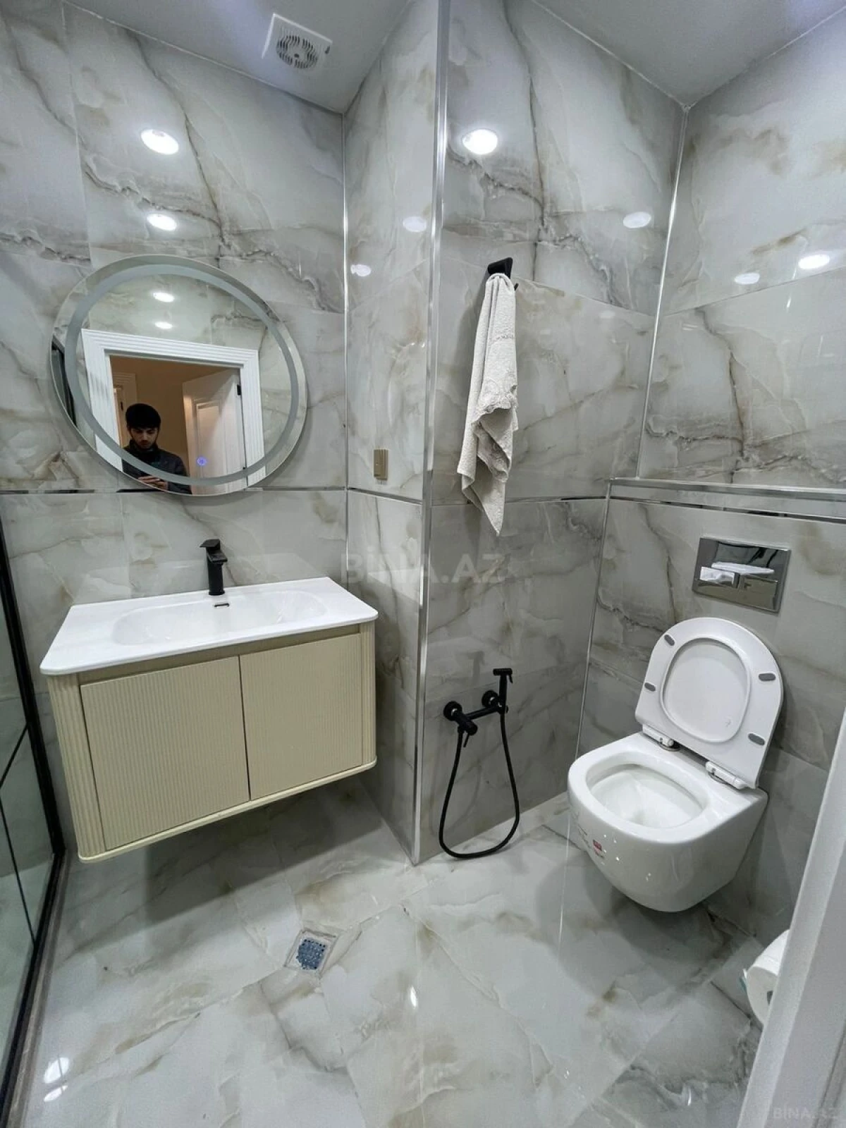 Kirayə verilir 2 otaqlı mənzil 95 m²