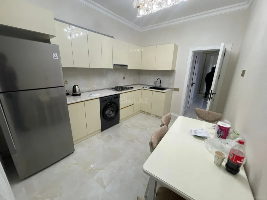 Kirayə verilir 2 otaqlı mənzil 95 m²