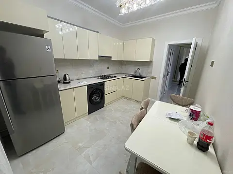 Kirayə verilir 2 otaqlı mənzil 95 m²