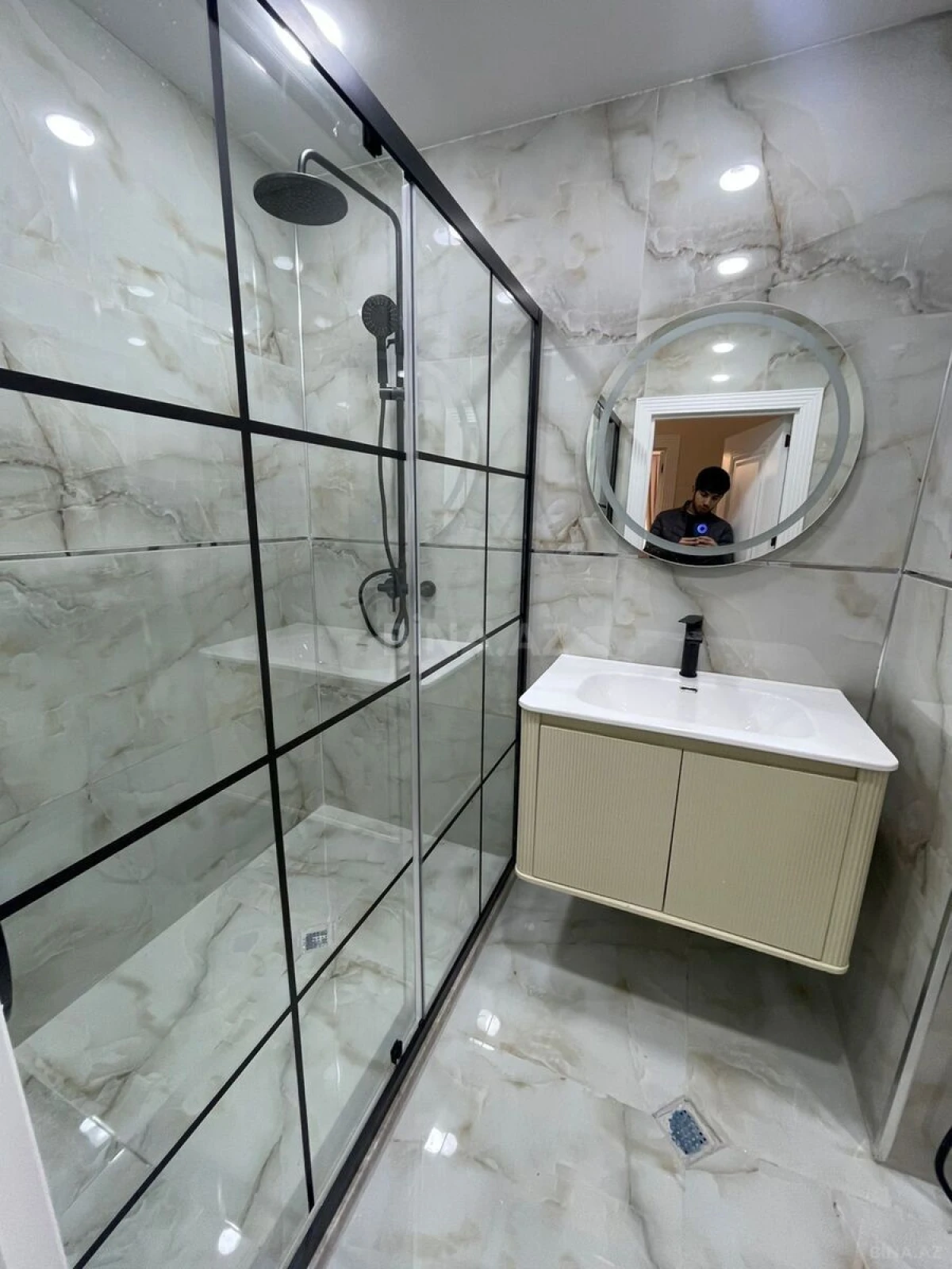 Kirayə verilir 2 otaqlı mənzil 95 m²