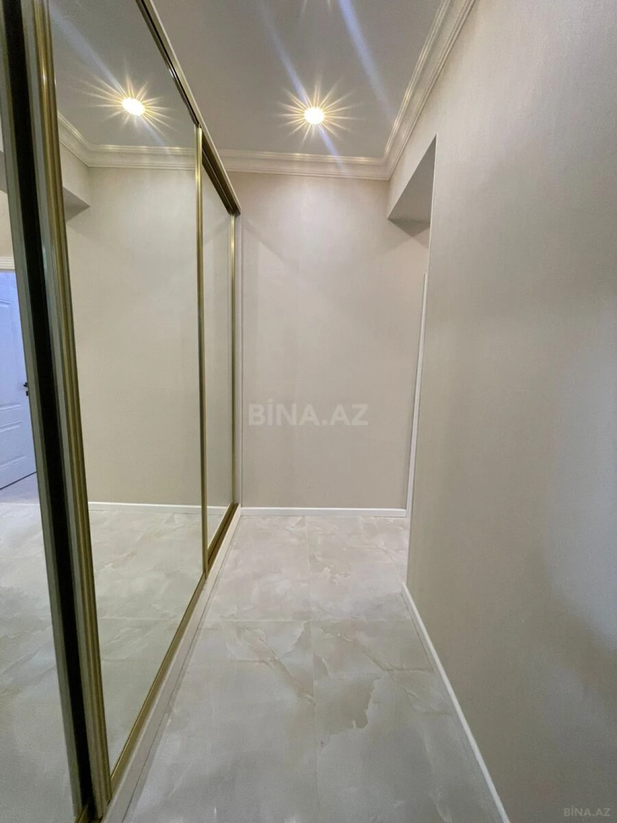 Kirayə verilir 2 otaqlı mənzil 95 m²