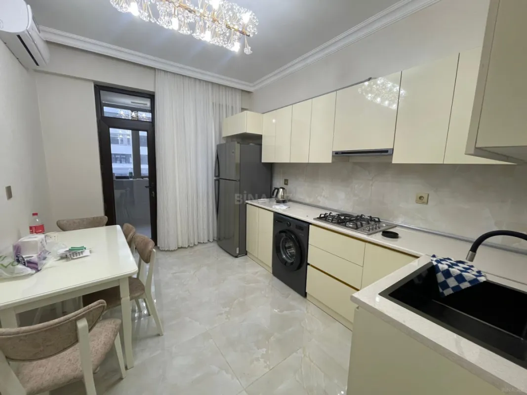 Kirayə verilir 2 otaqlı mənzil 95 m²