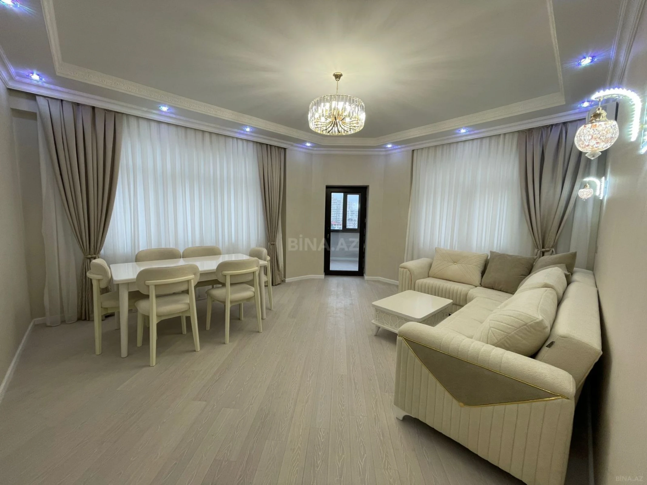 Kirayə verilir 2 otaqlı mənzil 95 m²