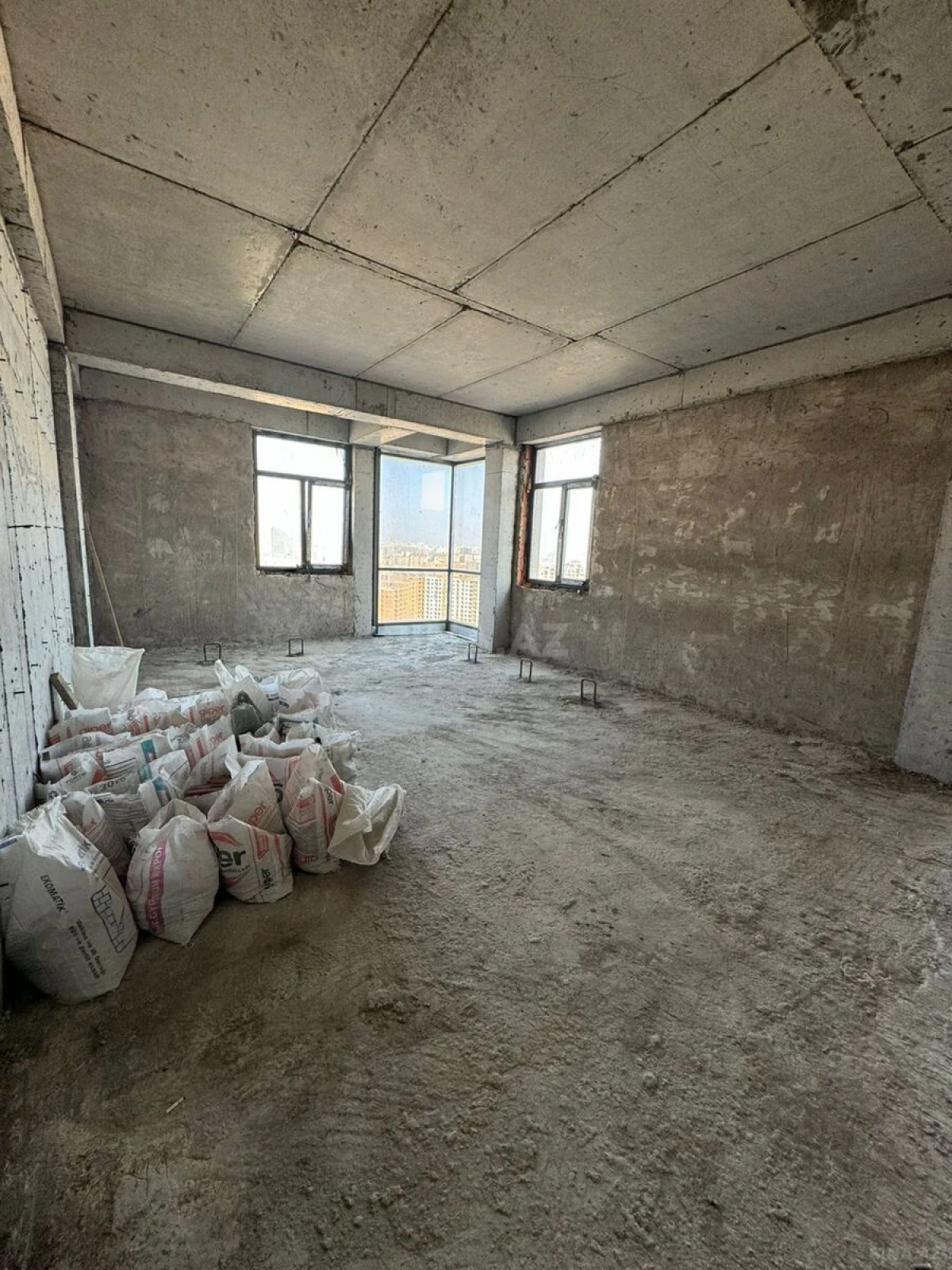 Satılır 2 otaqlı mənzil 100 m²