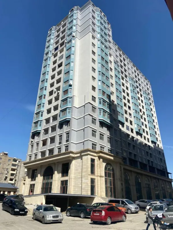 Satılır 3 otaqlı mənzil 134 m²