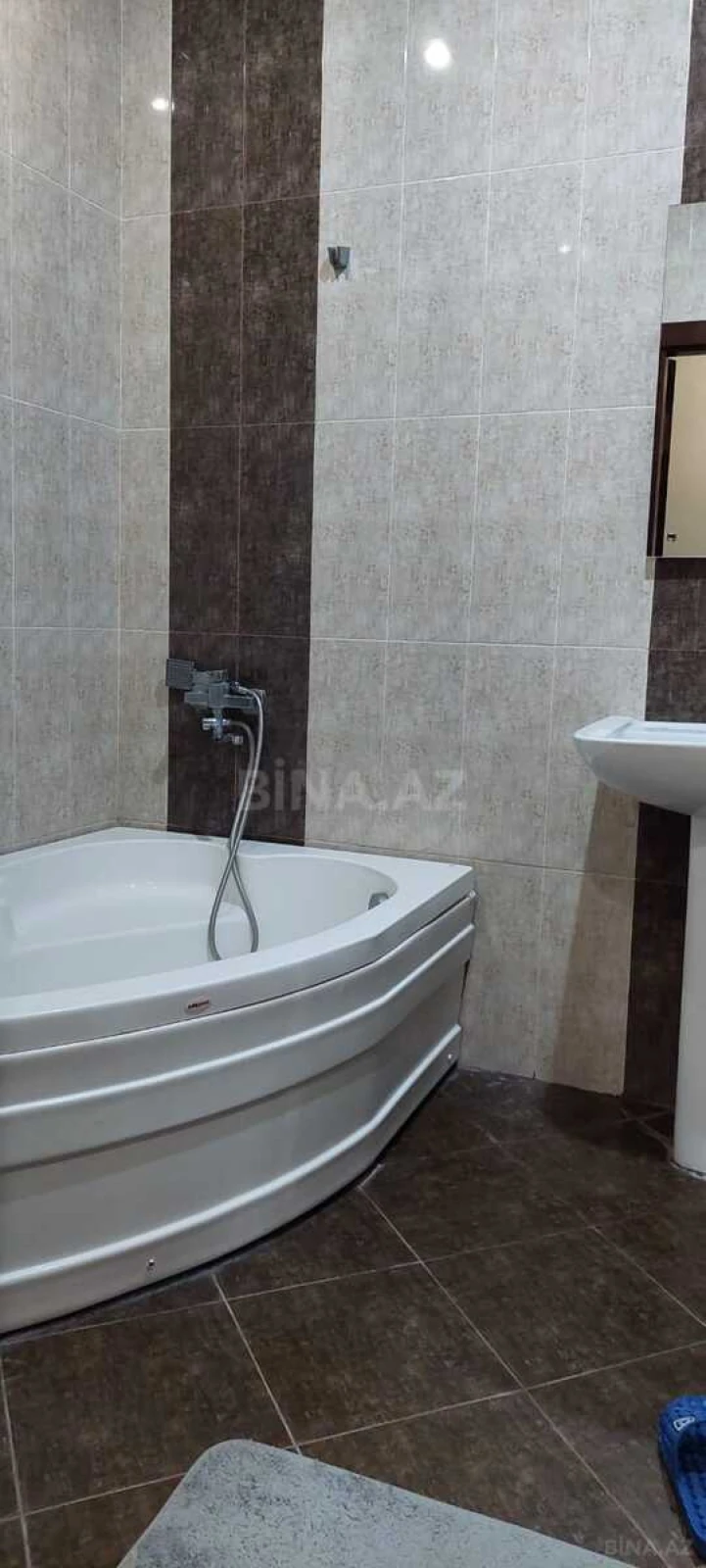 Satılır 2 otaqlı mənzil 93 m²