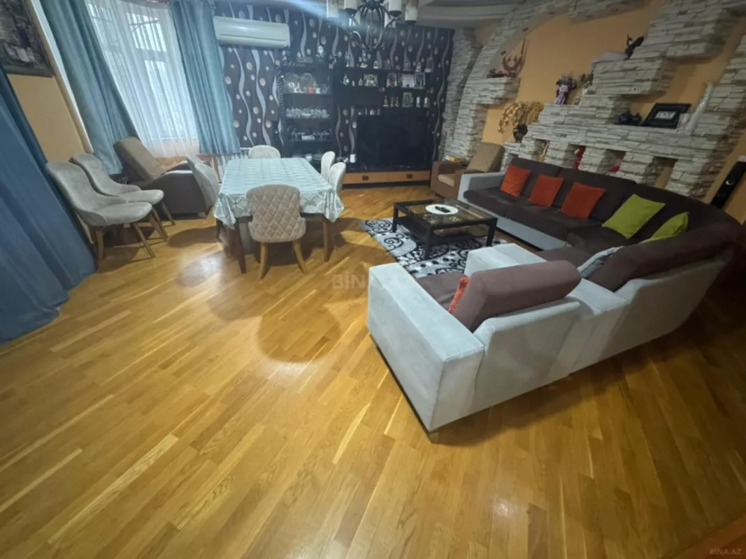 Satılır 4 otaqlı mənzil 191 m²