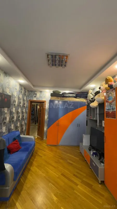 Satılır 4 otaqlı mənzil 191 m²