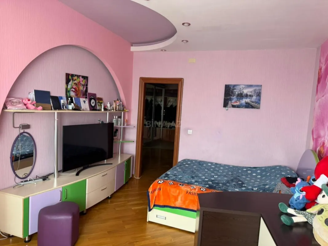 Satılır 4 otaqlı mənzil 191 m²