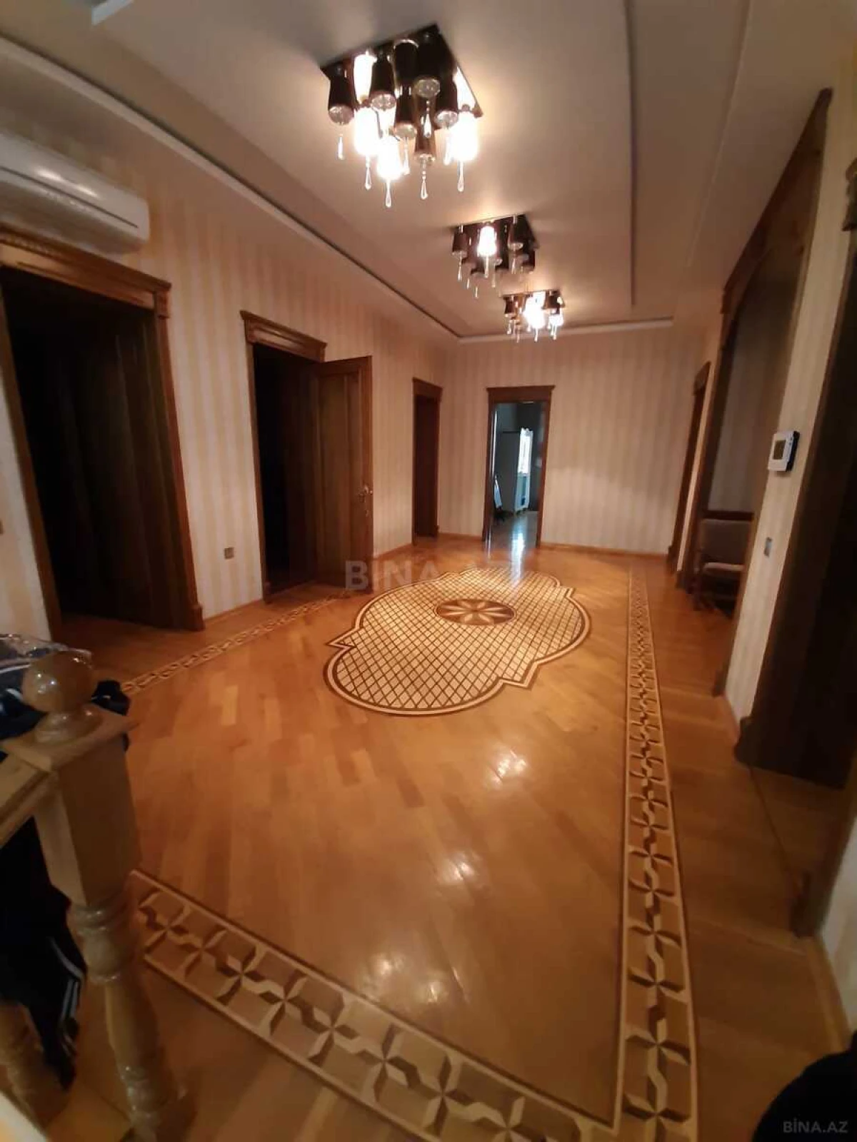 Kirayə verilir 10 otaqlı həyət evi 800 m²