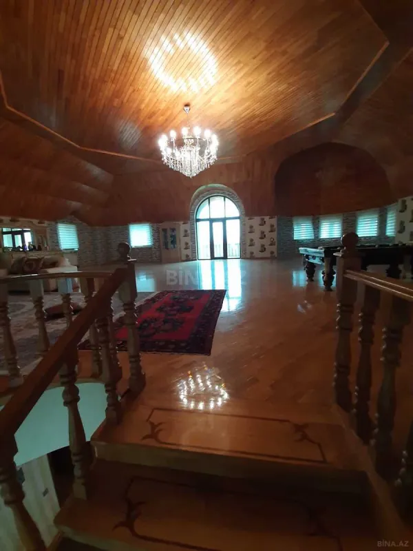 Kirayə verilir 10 otaqlı həyət evi 800 m²