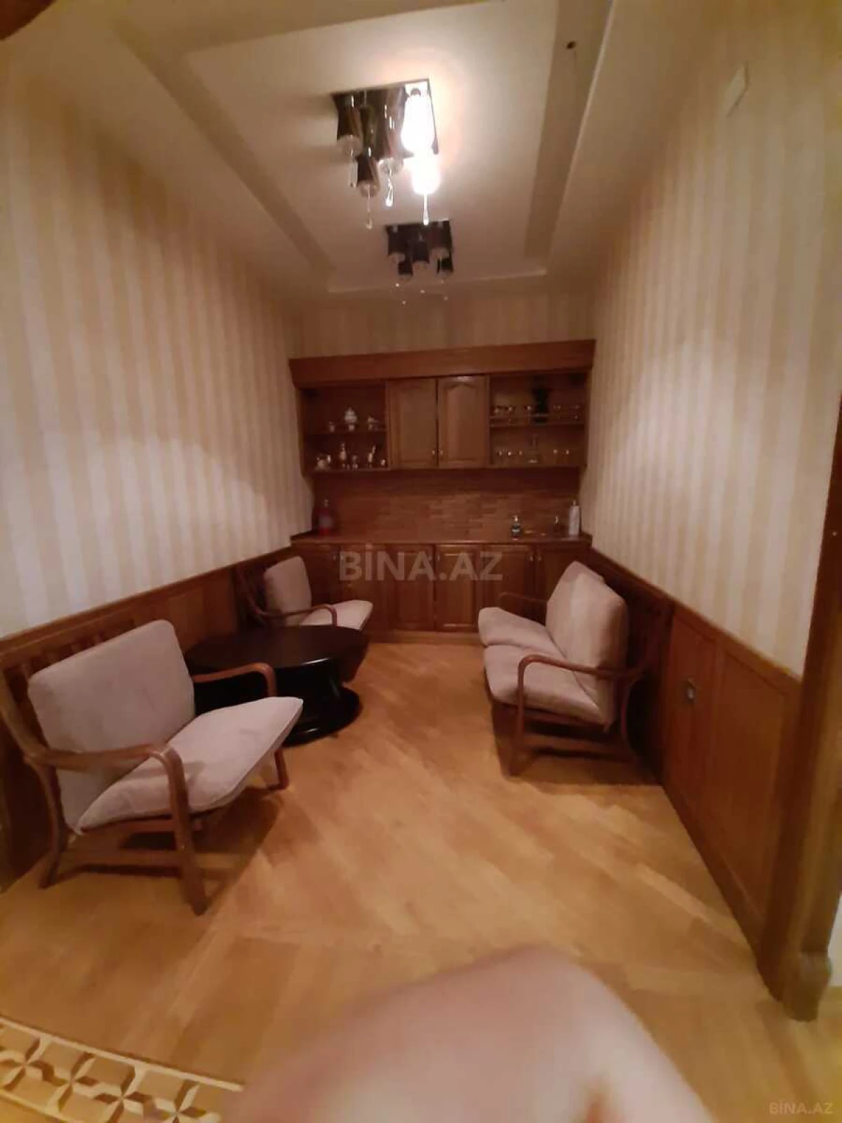 Kirayə verilir 10 otaqlı həyət evi 800 m²