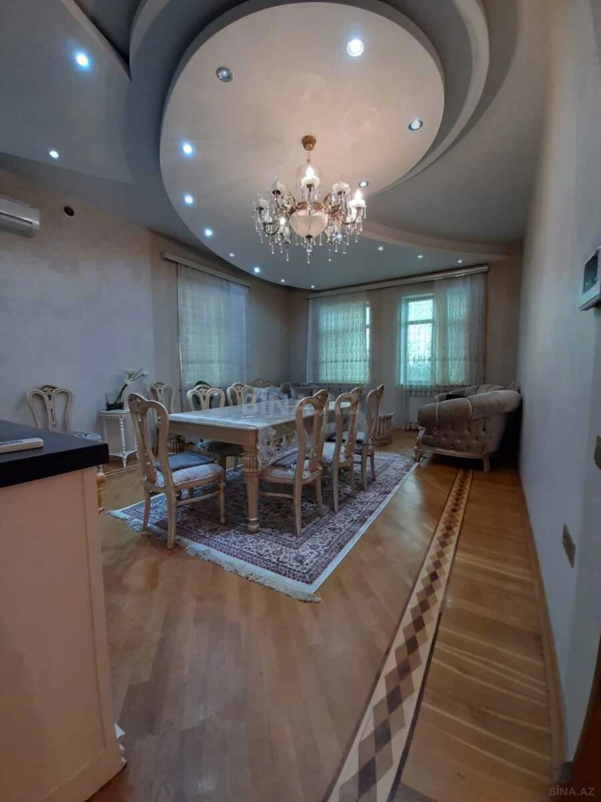 Kirayə verilir 10 otaqlı həyət evi 800 m²